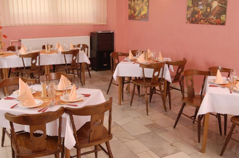 Hotel Radejov Knezdub Ngoại thất bức ảnh