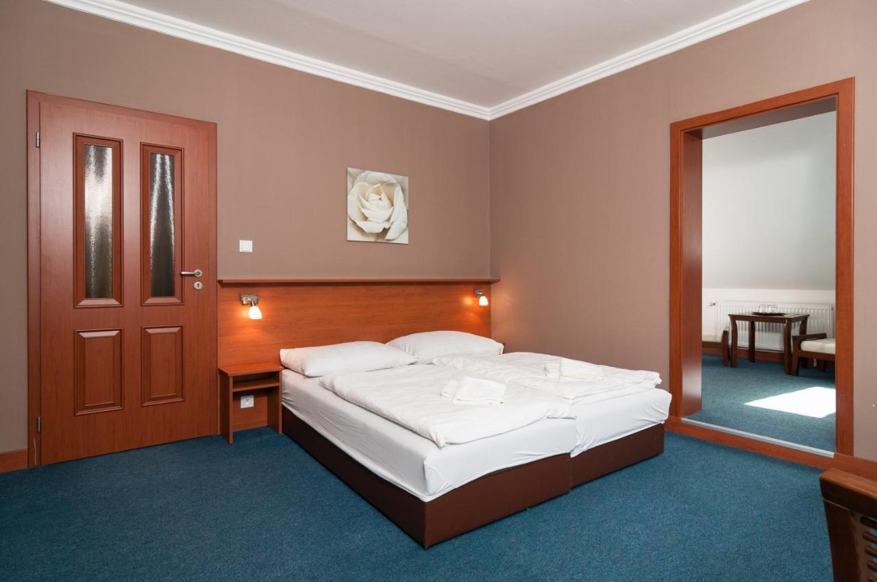 Hotel Radejov Knezdub Ngoại thất bức ảnh